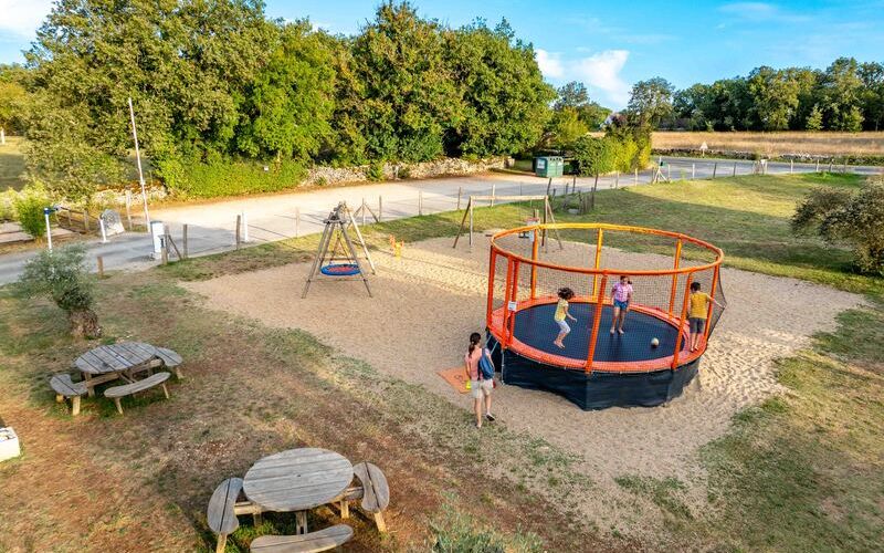 Camping Les Cigales Ciela Village aire de jeux enfants
