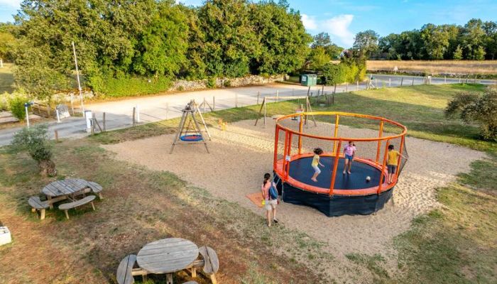 Camping Les Cigales Ciela Village aire de jeux enfants